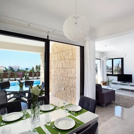 וילה Golden Villas *