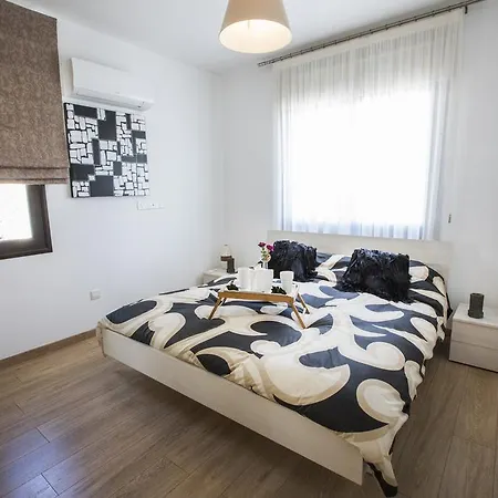וילה Golden Villas *