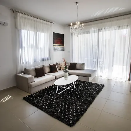 וילה Golden Villas